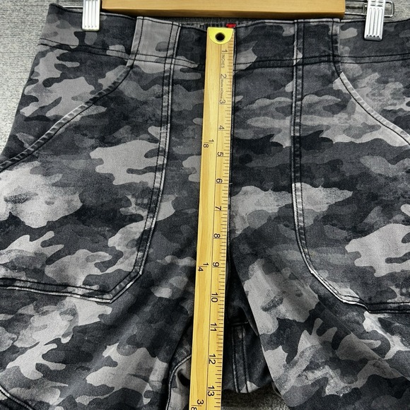 Spanx Cargo Camouflage Jogger Pants Women Size Large Gray Casual Stretch Pull Up - Picture 9 of 10